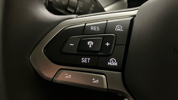 Volkswagen ID. Buzz 210kW Style Pro 79kWh 5dr Auto [Design+] Electric Estate - Image 17